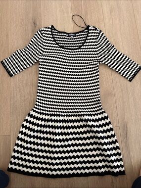 Freshman Black and White Zigzag Knit Mini Dress